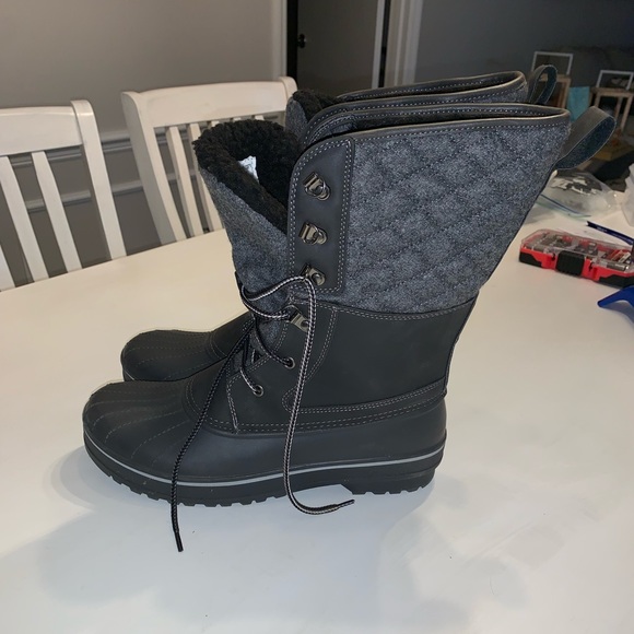 Woman’s snow boot’s size 10 - Picture 3 of 5